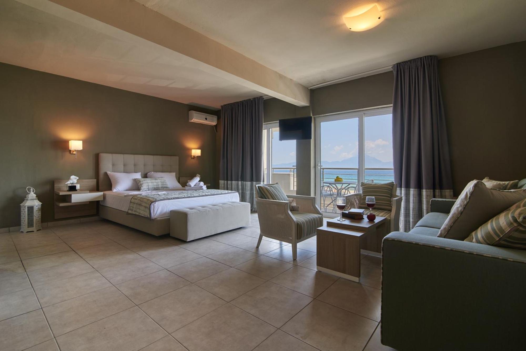 Hotel Sarti Beach Bilik gambar