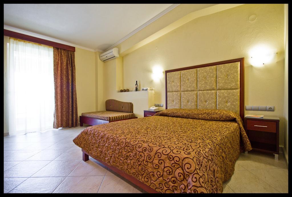Hotel Sarti Beach Bilik gambar