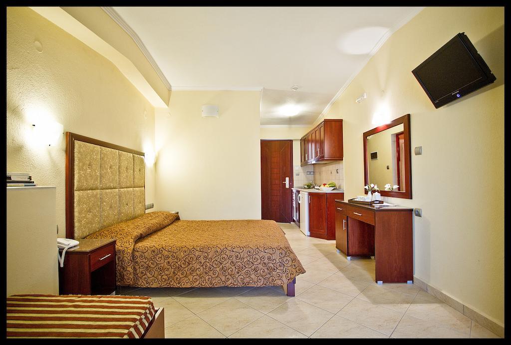 Hotel Sarti Beach Bilik gambar